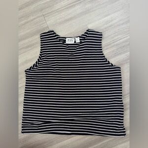 🖤Black and white striped AW
Sport sleeveless top🤍